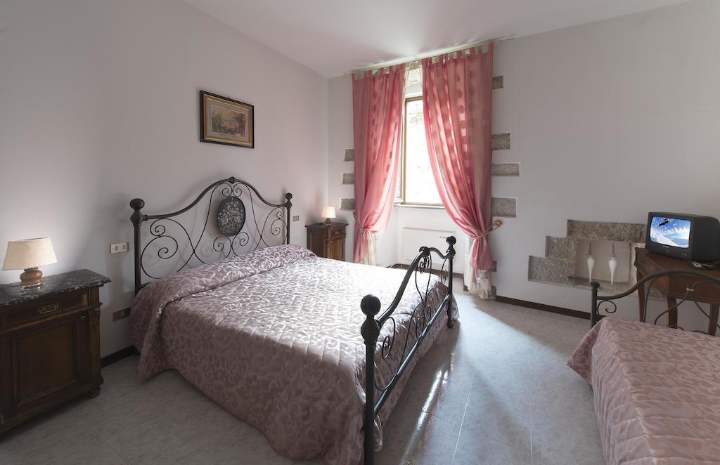 Residenza Di Via Piccardi Bed & Breakfast Губио Стая снимка